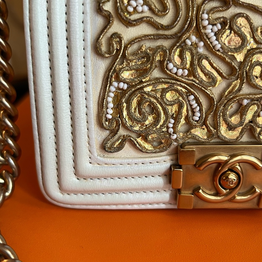 Chanel Versailles Gold and white embroidered mini boy - Picture 15 of 15